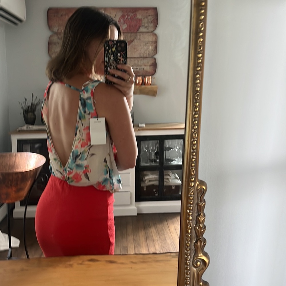 ✨HP✨ NWT Zara floral dress, med. Backless, boatneck & stretchy! Perfection 🌺